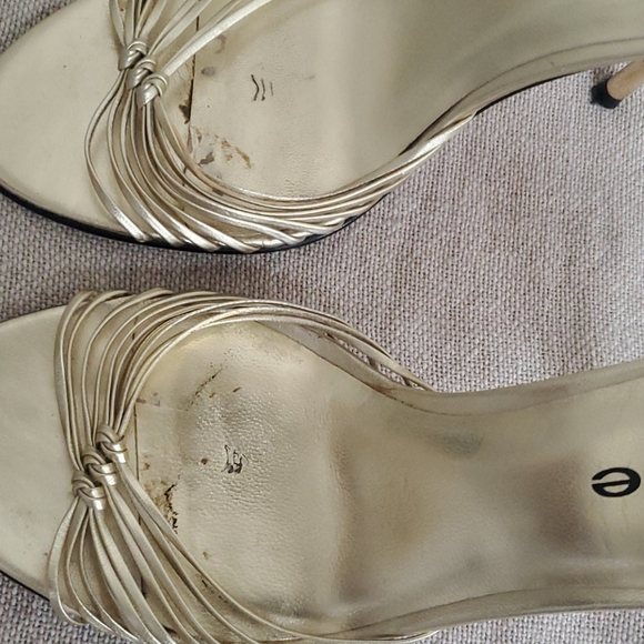 Woman's Bebe 6 1/2 m gold sandals high - Picture 4 of 4